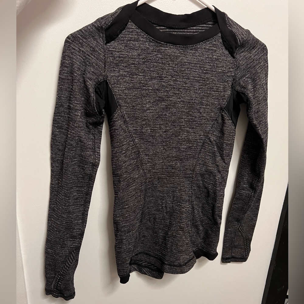LULULEMON LONGSLEEVE GREY AND BLACK TIGHT SHIRT